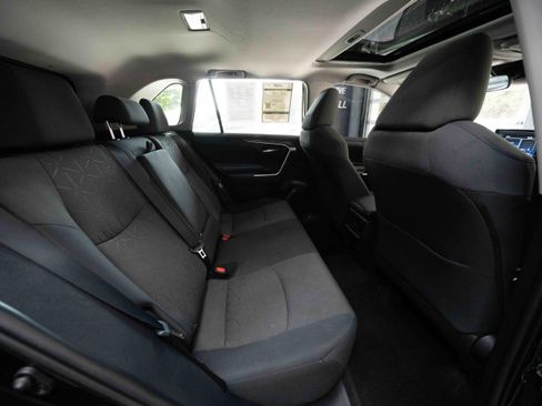 Used 2020 Toyota RAV4 XLE w/ Convenience Package AWD/4WD image 25