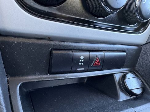 Used 2011 Dodge Caliber Mainstreet FWD image 37