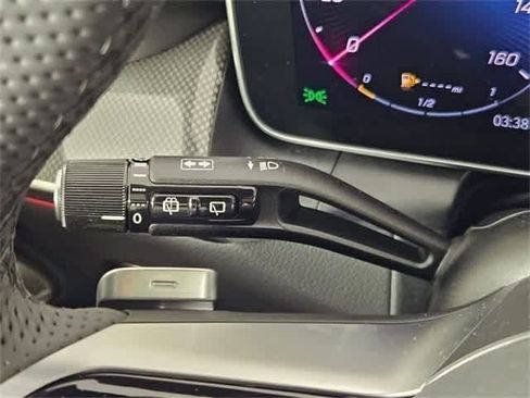 Used 2025 Mercedes-Benz GLC 350e 4MATIC image 27