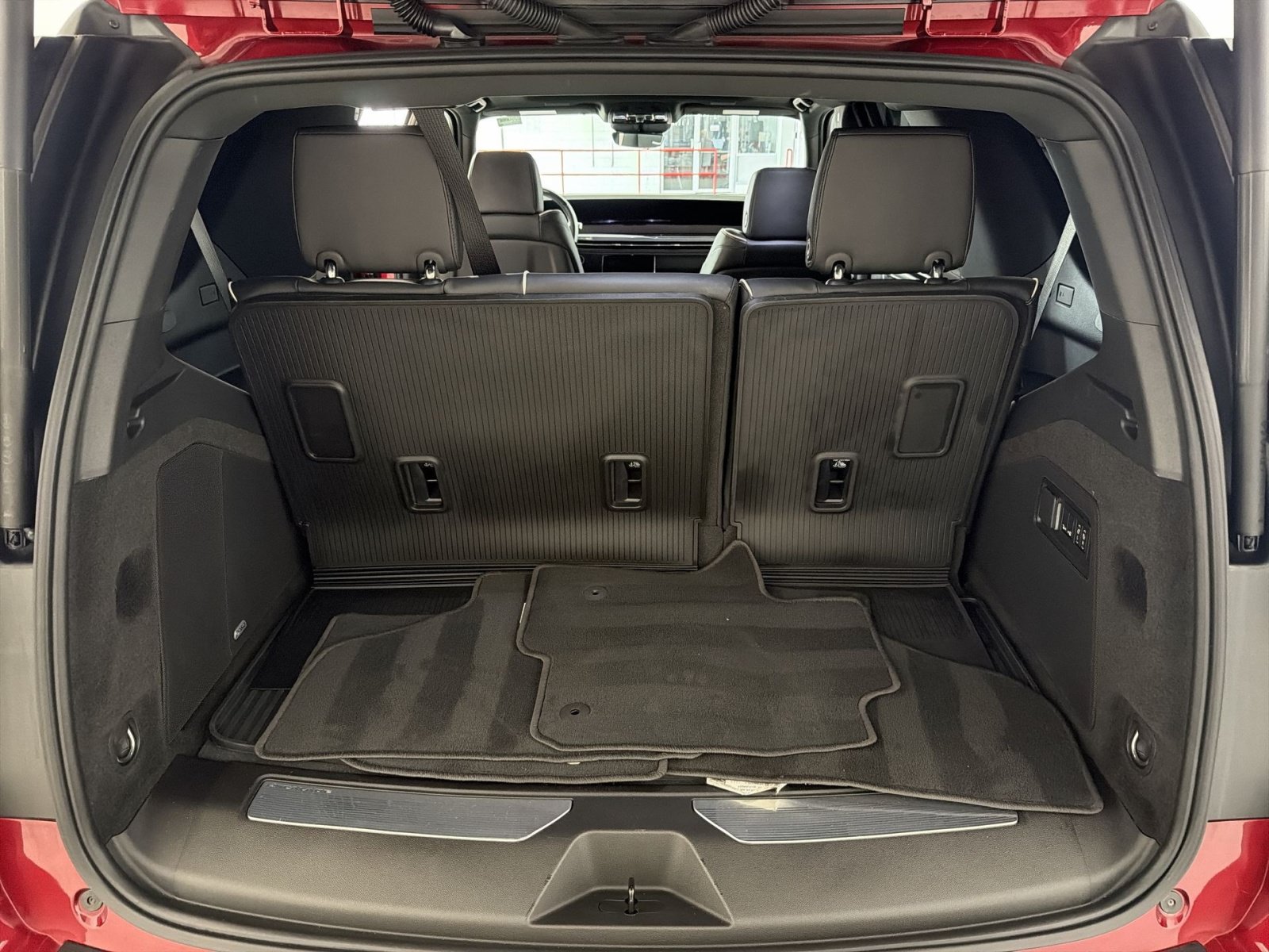 Used 2025 Cadillac Escalade Sport w/ LPO, ONYX Package AWD/4WD image 26