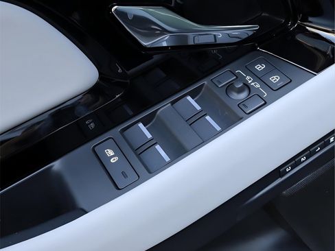 New 2026 Land Rover Range Rover Evoque Dynamic SE image 11