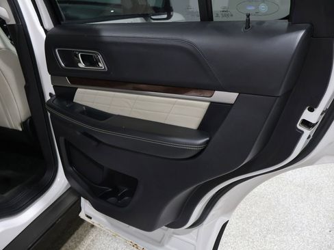 Used 2018 Ford Explorer Platinum image 24