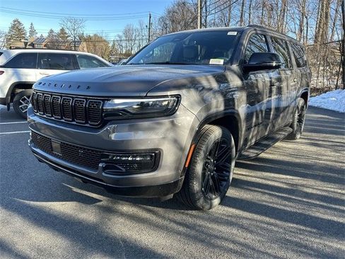 New 2025 Jeep Wagoneer L Series II w/ Premium Group I image 4