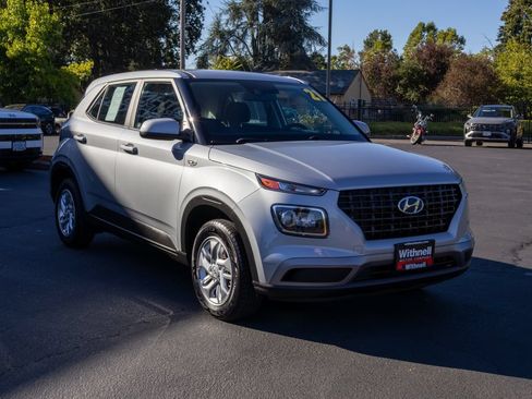 Used 2021 Hyundai Venue SE FWD image 5
