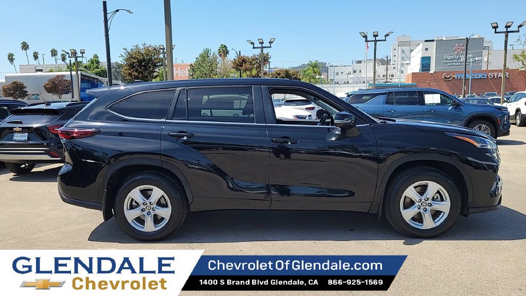 Used 2024 Toyota Highlander LE AWD/4WD image 9