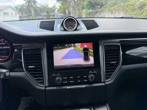 Used 2017 Porsche Macan image 21