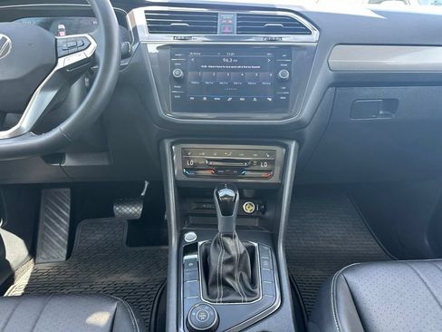 Used 2024 Volkswagen Tiguan SE AWD/4WD image 20