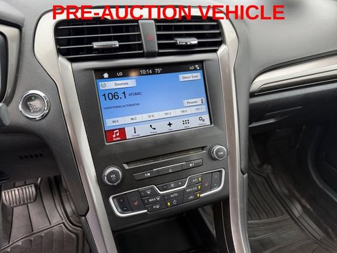 Used 2017 Ford Fusion SE w/ Fusion SE Technology Package FWD image 18