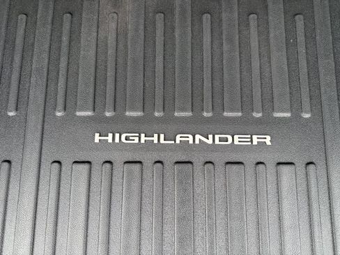 Used 2023 Toyota Highlander XLE image 13