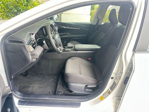 Used 2025 Toyota Camry LE image 27