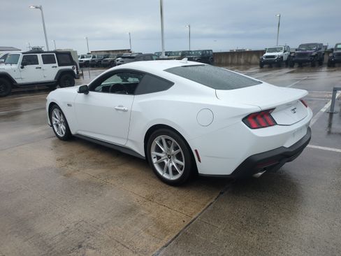 Used 2024 Ford Mustang GT Premium image 7