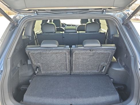 Used 2024 Volkswagen Tiguan SE R-Line image 13