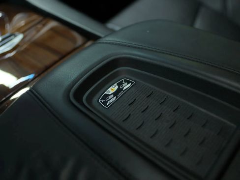 Used 2017 Cadillac Escalade Luxury image 36