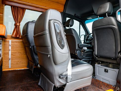 Used 2024 Mercedes-Benz Sprinter 2500 image 26