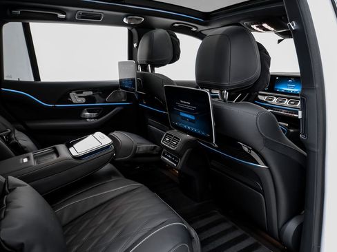 Used 2026 Mercedes-Benz Maybach GLS 600 4MATIC image 32