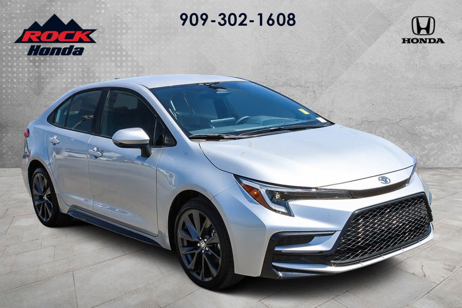 Used 2026 Toyota Corolla SE FWD image 3