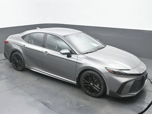 Used 2025 Toyota Camry SE w/ Convenience Package FWD image 29
