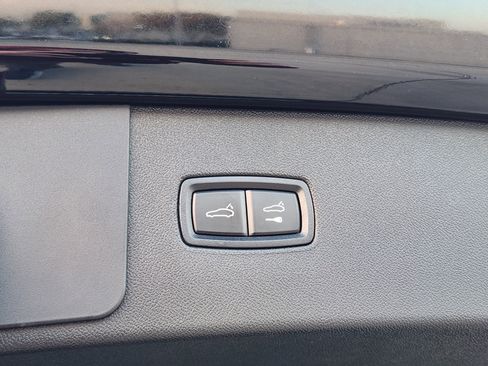 Used 2023 Porsche Cayenne Platinum Edition image 32