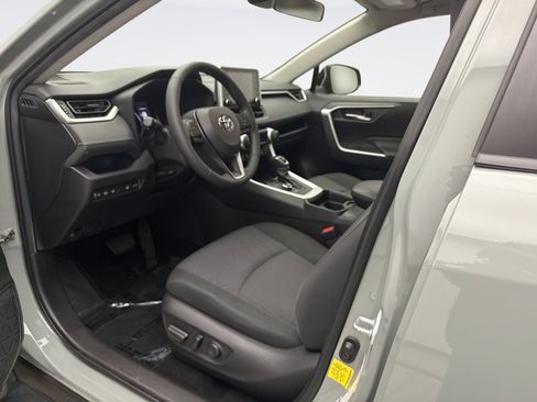 Used 2021 Toyota RAV4 XLE w/ Convenience Package AWD/4WD image 10