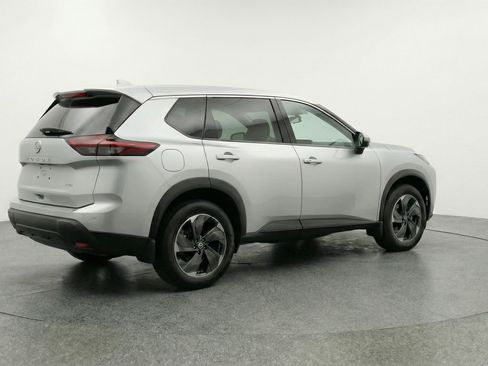 Used 2025 Nissan Rogue SV FWD image 9