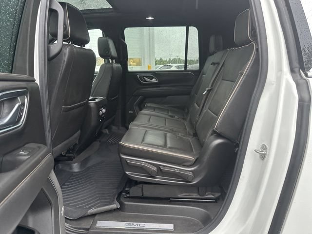 Used 2023 GMC Yukon XL SLT AWD/4WD image 18