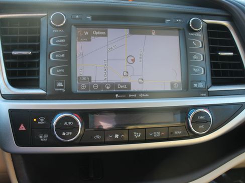 Used 2016 Toyota Highlander Limited image 33