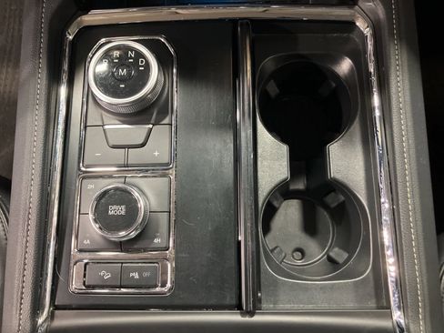 Used 2024 Ford Expedition Max XLT image 18