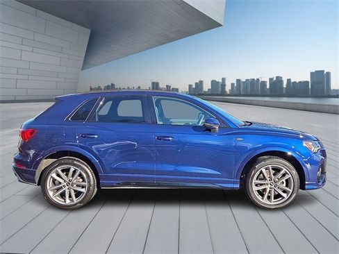 Certified 2025 Audi Q3 2.0T Premium w/ Convenience Package image 7