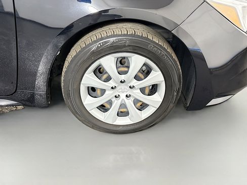 Used 2024 Toyota Corolla LE image 31