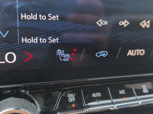 Used 2024 Chevrolet Blazer EV LT AWD/4WD image 27