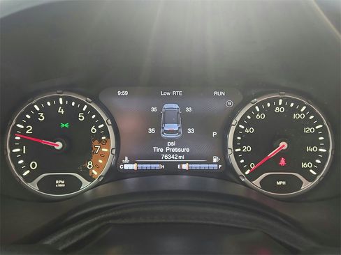 Used 2016 Jeep Renegade Trailhawk w/ Premium Trailhawk Package image 13