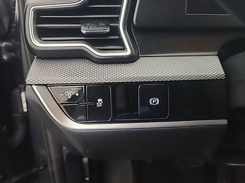 Used 2025 Kia Sportage LX image 27