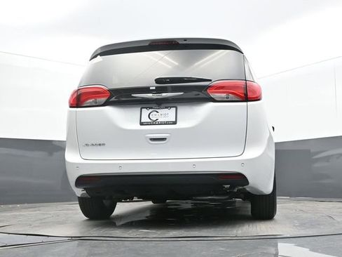 Used 2025 Chrysler Voyager LX FWD image 57