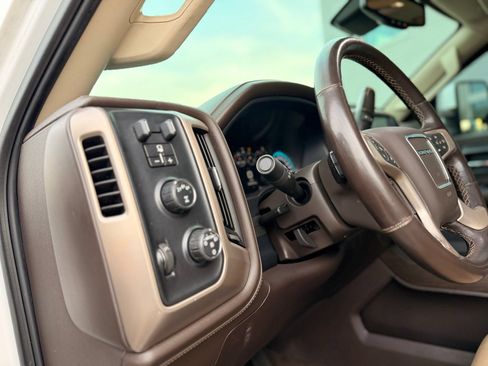 Used 2019 GMC Sierra 2500 Denali w/ Duramax Plus Package AWD/4WD image 33