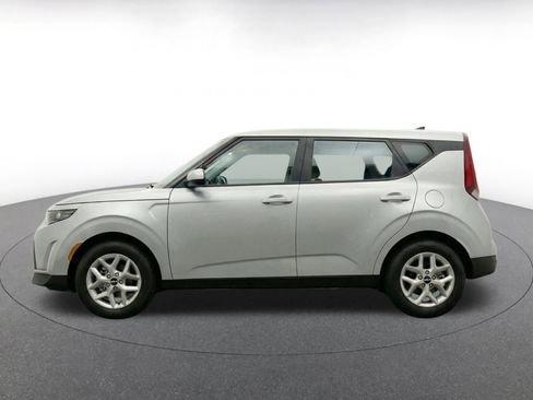 Used 2025 Kia Soul LX w/ LX Technology Package FWD image 4