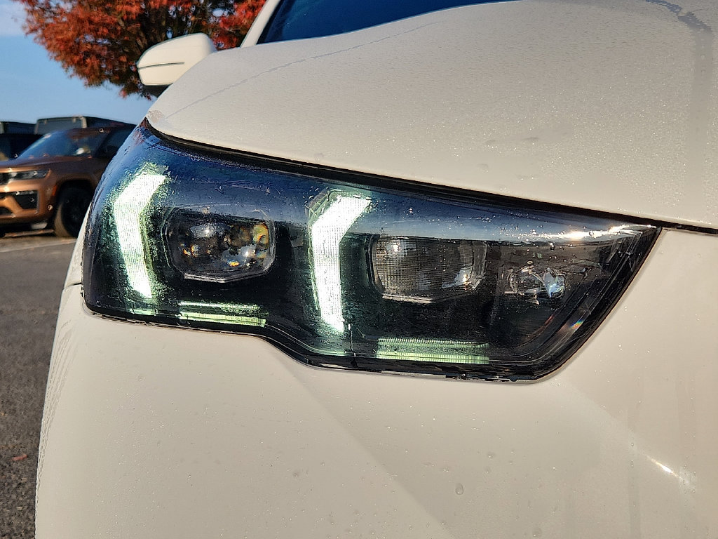 Used 2024 BMW i5 eDrive40i w/ M Sport Package RWD image 9