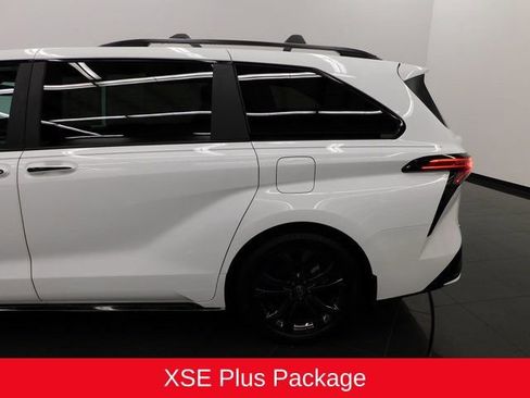 Used 2025 Toyota Sienna XSE image 21
