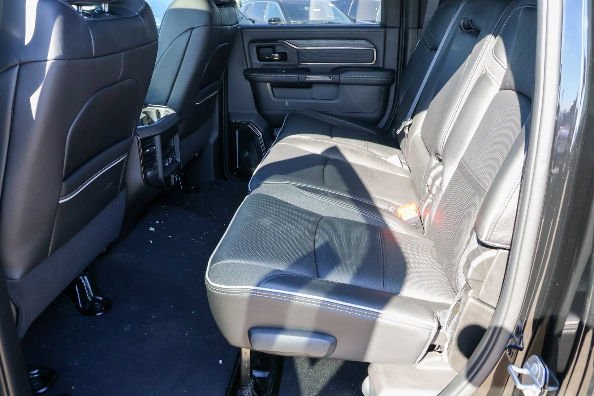 New 2026 RAM 3500 Laramie AWD/4WD image 17