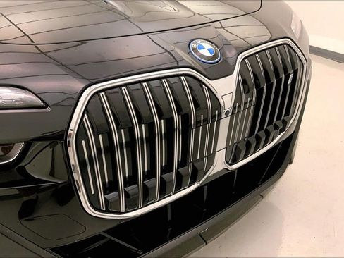Certified 2023 BMW i7 xDrive60 w/ Executive Package 2 AWD/4WD image 28
