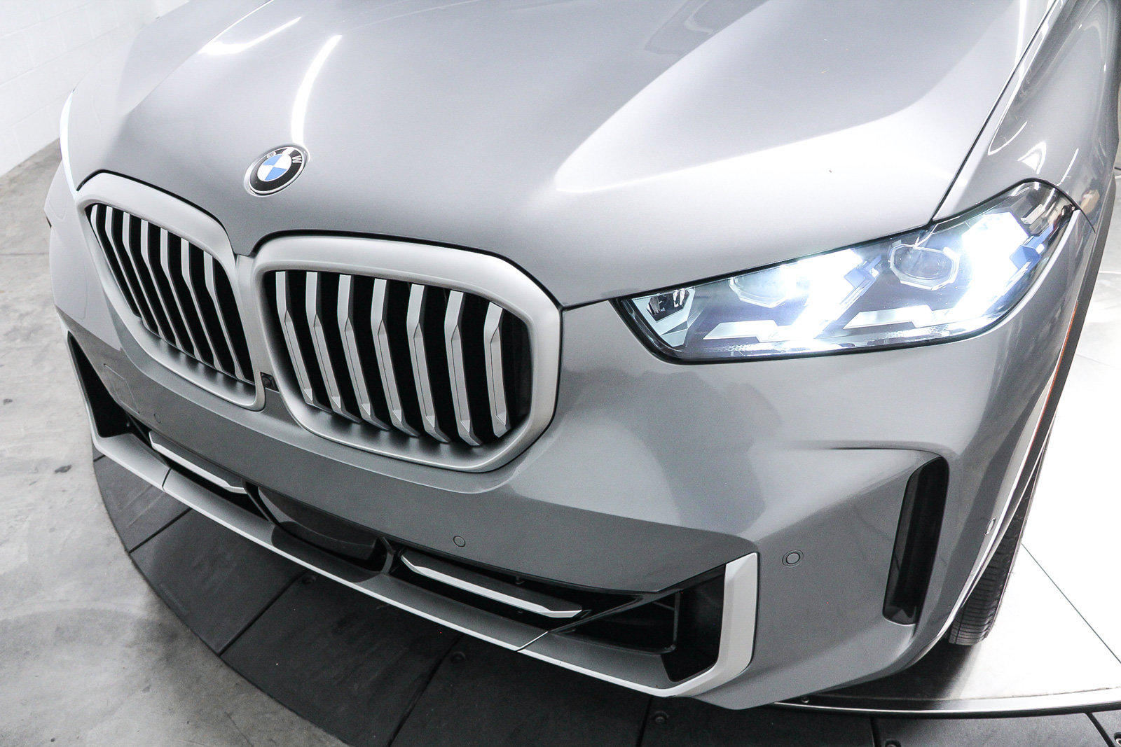 Used 2025 BMW X5 sDrive40i w/ Parking Assistance Package RWD image 11