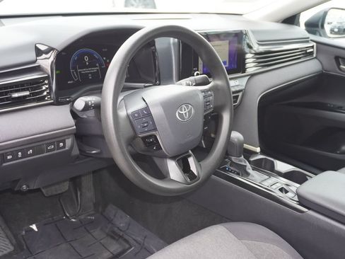 Used 2025 Toyota Camry LE FWD image 11