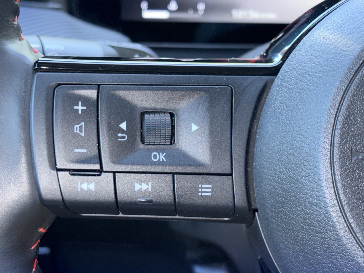 Used 2025 Nissan Kicks SR AWD/4WD image 22