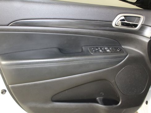 Used 2019 Jeep Grand Cherokee Altitude image 11