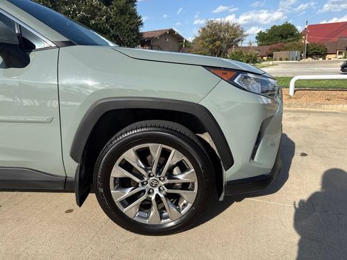 Used 2021 Toyota RAV4 XLE Premium FWD image 17