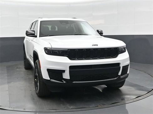 New 2025 Jeep Grand Cherokee L Altitude image 10