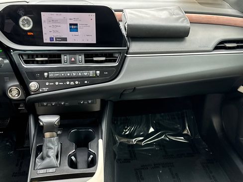 Used 2025 Lexus ES 300h w/ Premium Package FWD image 28