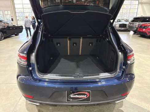 Used 2021 Porsche Macan w/ Premium Package image 16