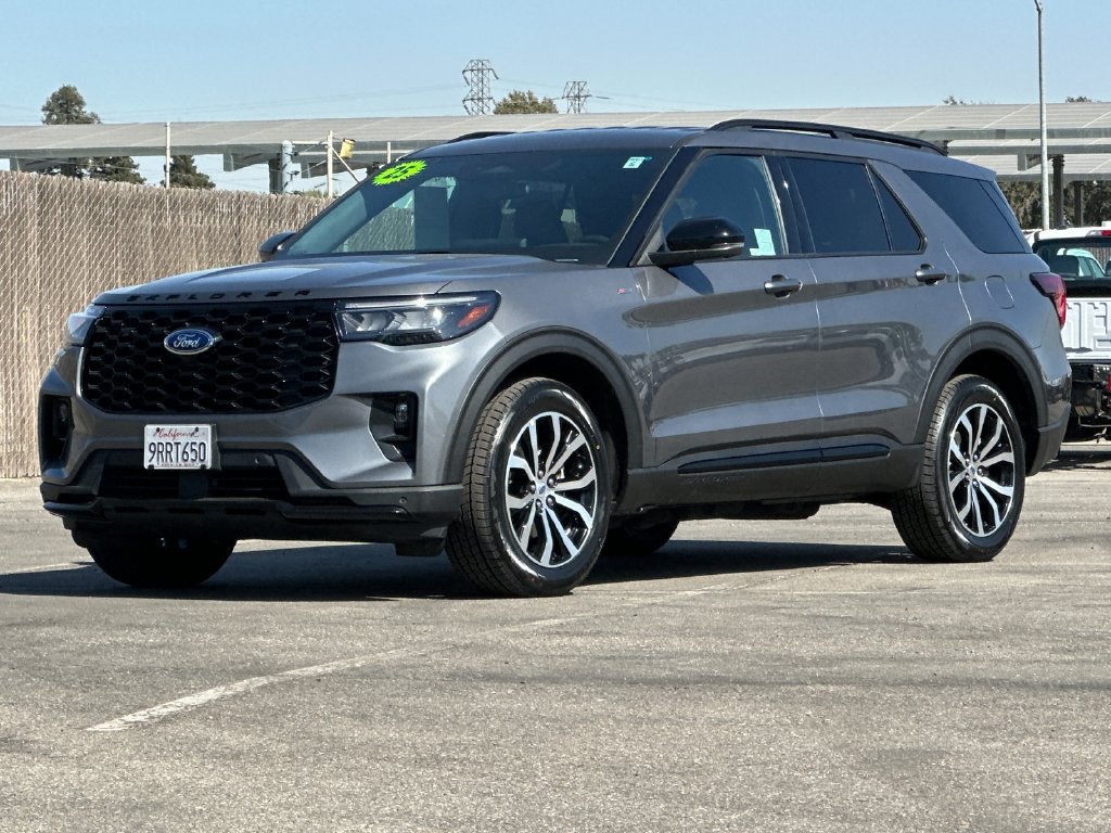 Certified 2025 Ford Explorer ST-Line AWD/4WD image 7