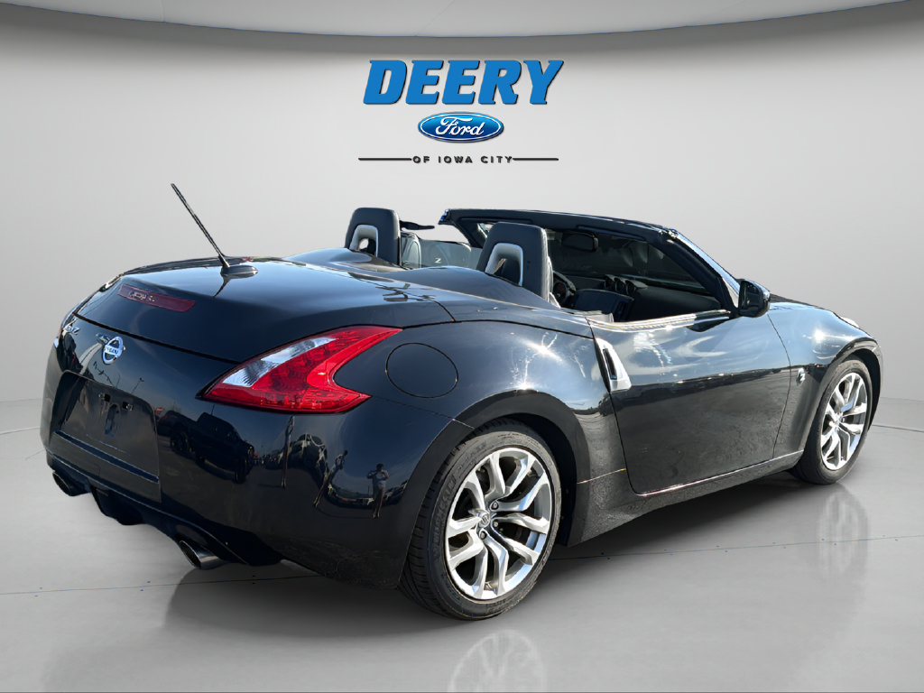Used 2010 Nissan 370Z Touring RWD image 6