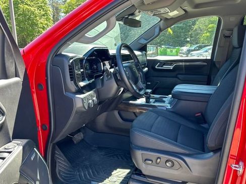 Used 2024 Chevrolet Silverado 1500 LT Trail Boss w/ Convenience Package II AWD/4WD image 5